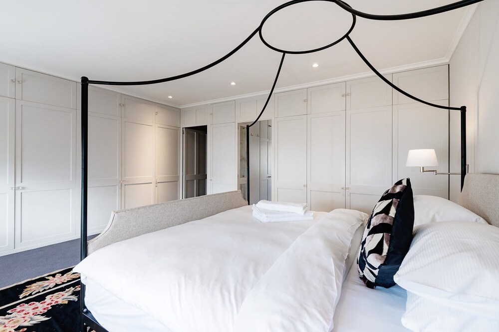 The Notting Hill Townhouse - by Out of Office Lifestyle