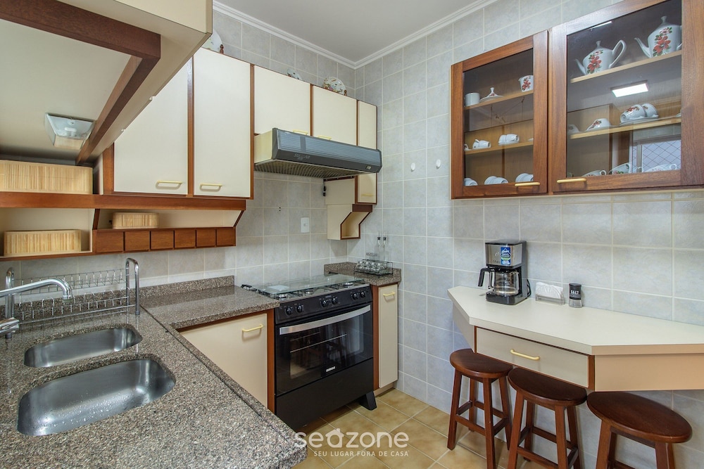 3BR Apt w/ Balcony 100m From Beach Evz0601