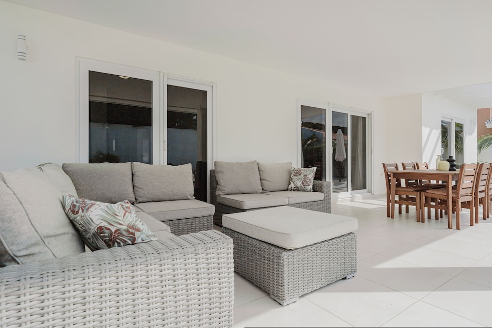 Paradise Aruba - 4 Bedroom Private Pool