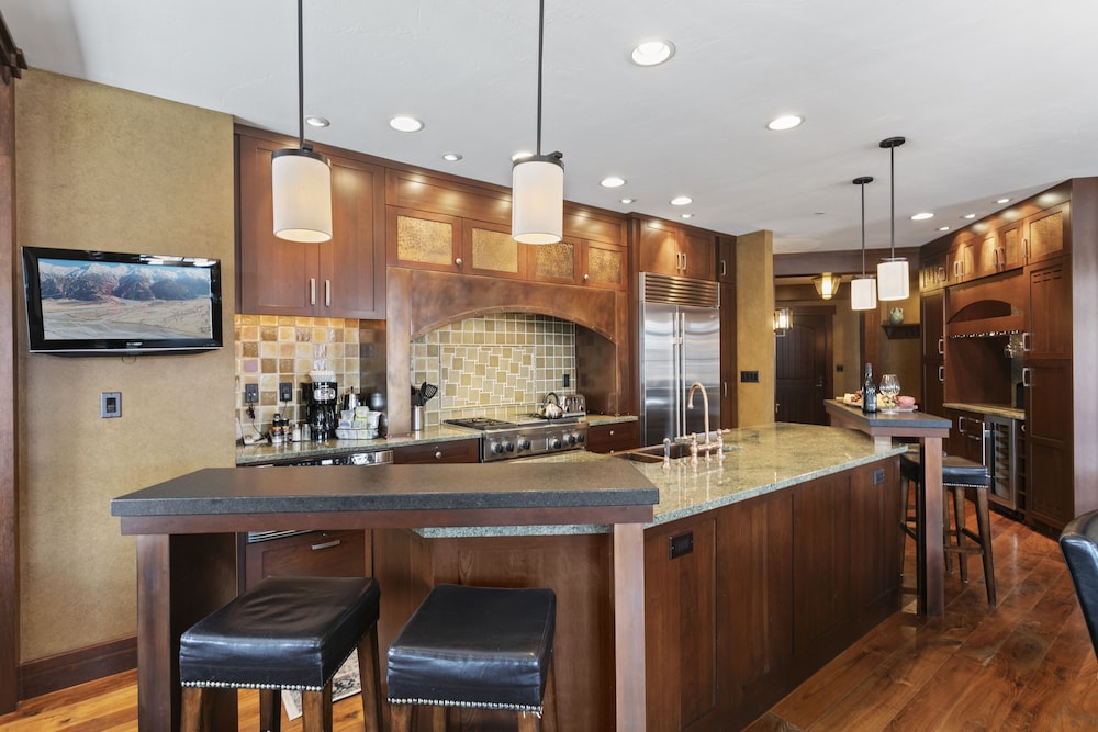 Flagstaff Lodge at Deer Valley Resort - Three Bedroom Residence #302 3 Condo