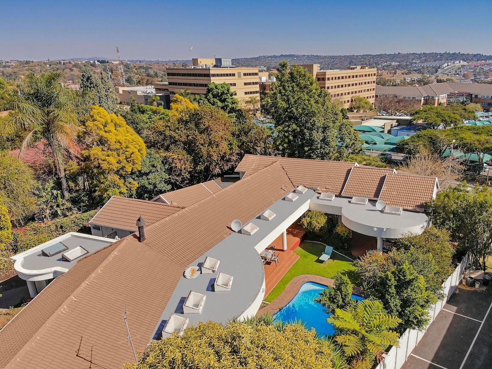 Woodmead Guest Lodge