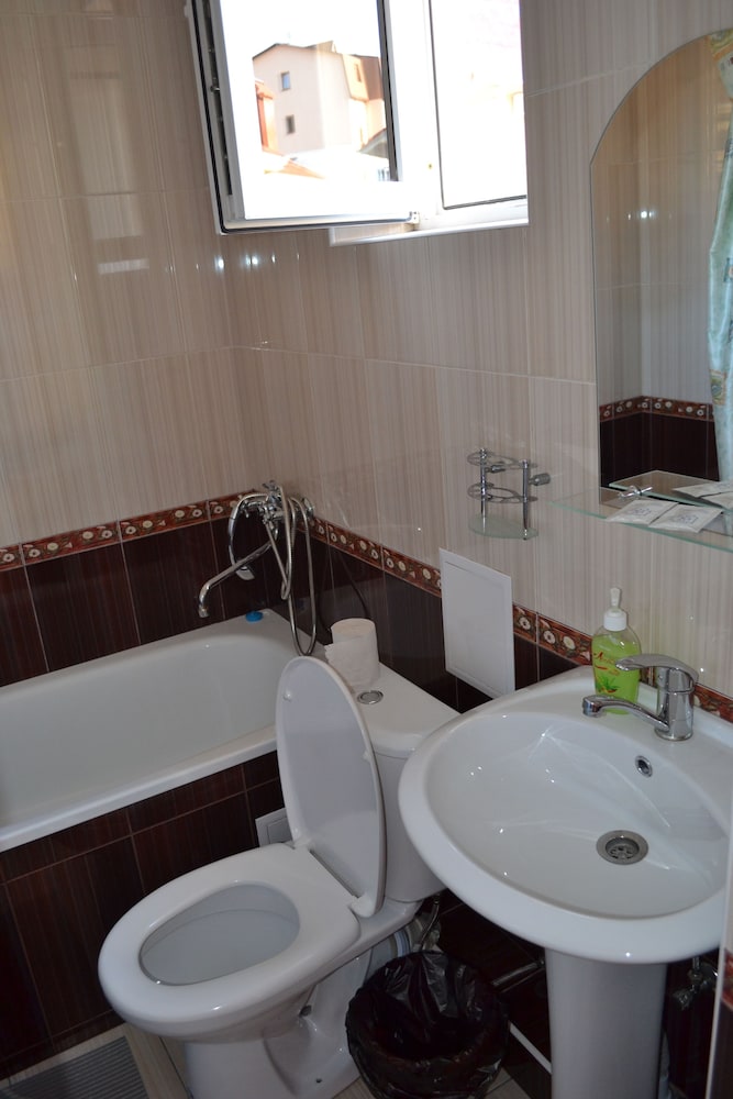 Alisa Guest House