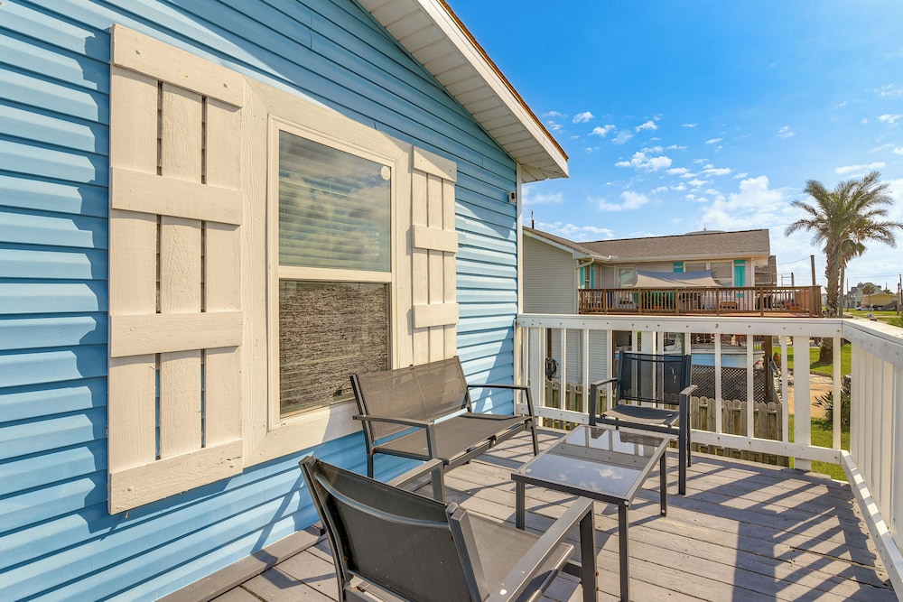 Walk to Beach & State Park: Texas Gulf Coast Home view 4