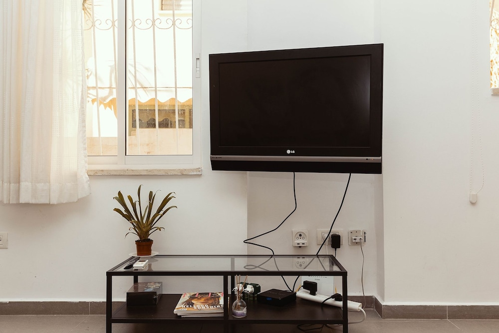 2Rooms Perfect Location 1Min to Beach