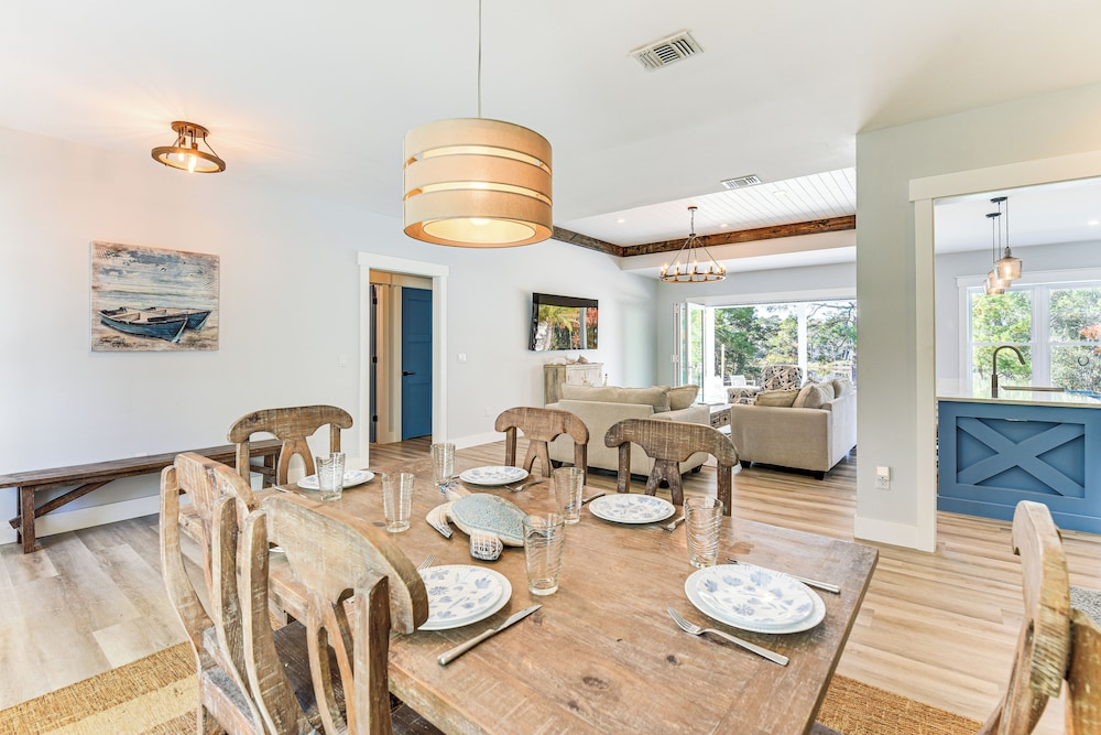Tranquility & Nearby Beach Access: Private Oasis