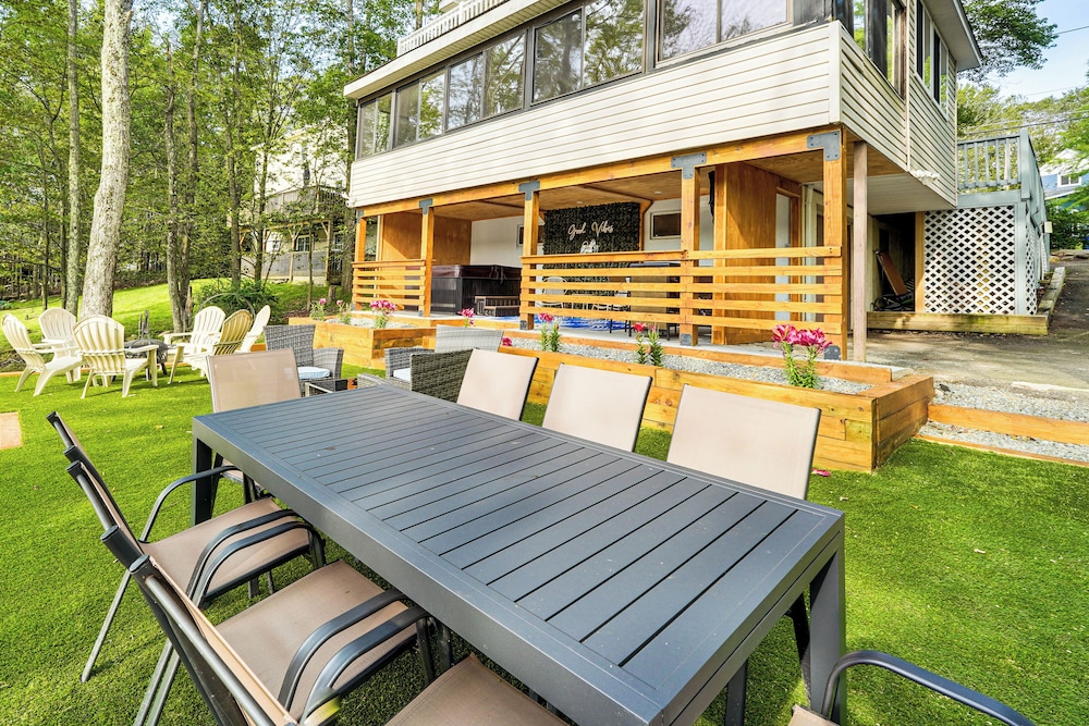 Hot Tub + Game Room! Lakefront Gem in Pocono Mtns