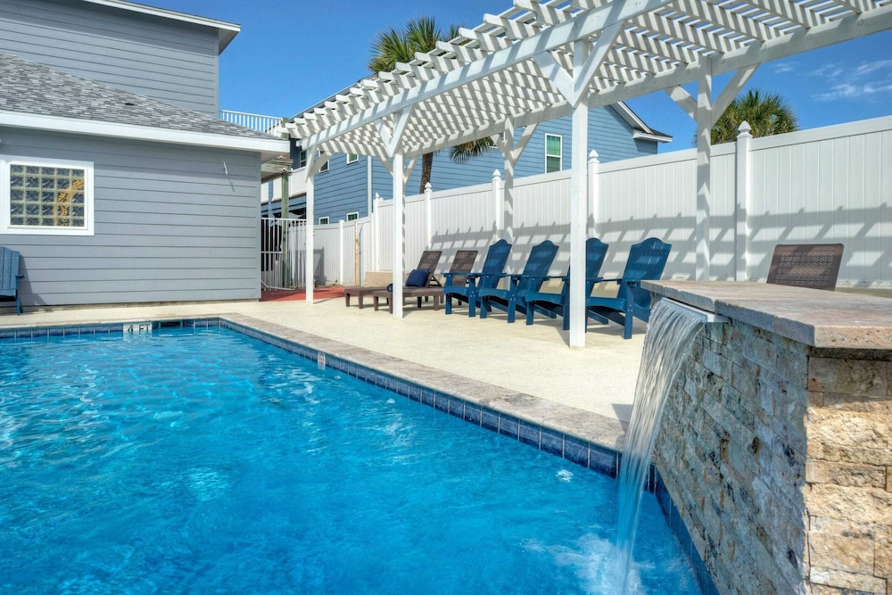 9 Costa Bahia Condos Sleeps 48 + Pool Minutes to the Beach