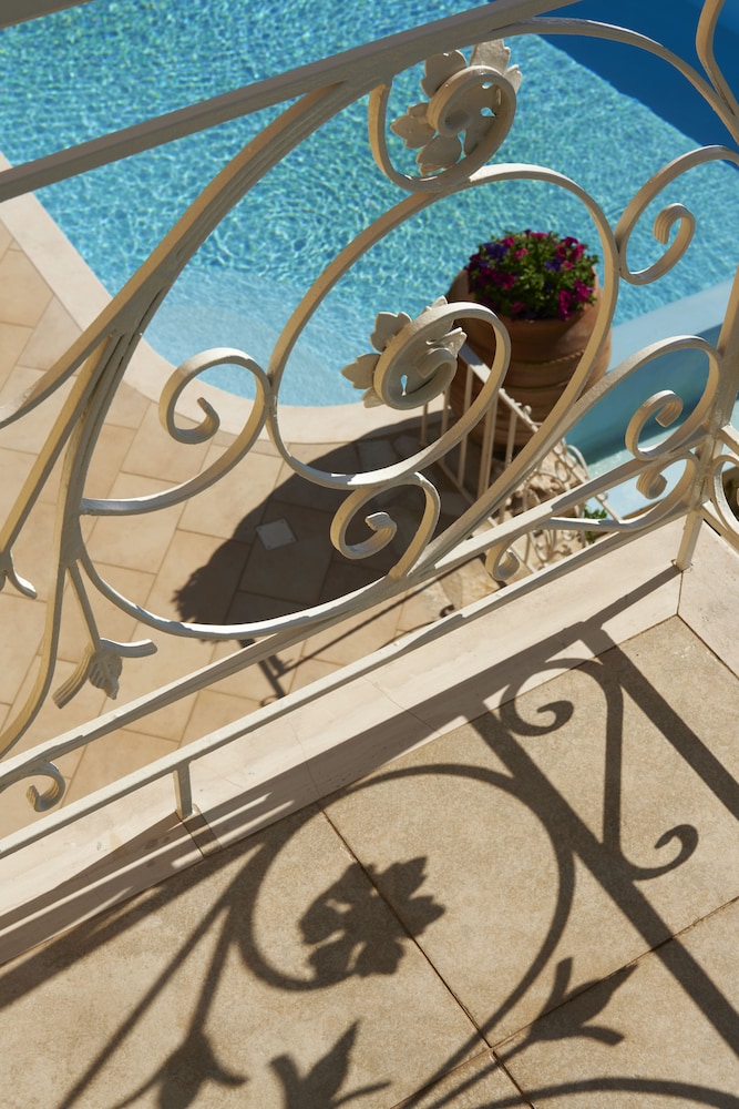 Art Blue Villas