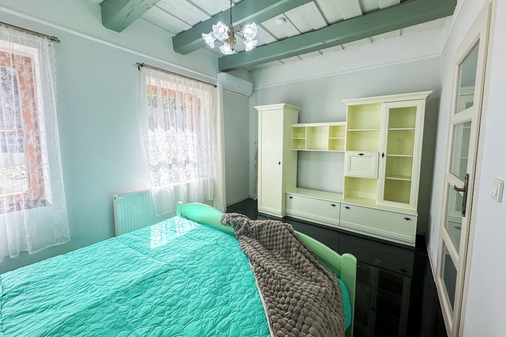 Nora Guest House