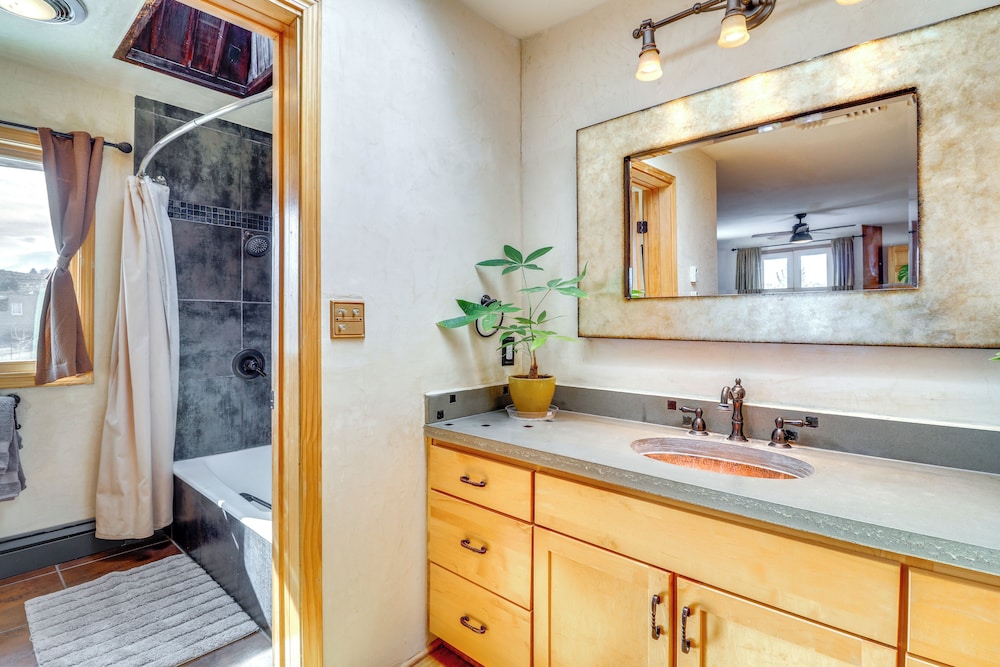 Spacious Mtn-view Gem in Corrales!