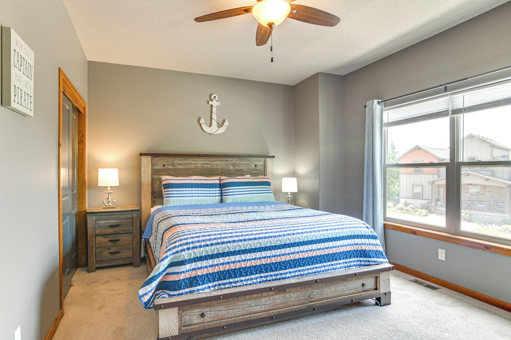 Game Room & Hot Tub: Spacious Retreat in Hollister