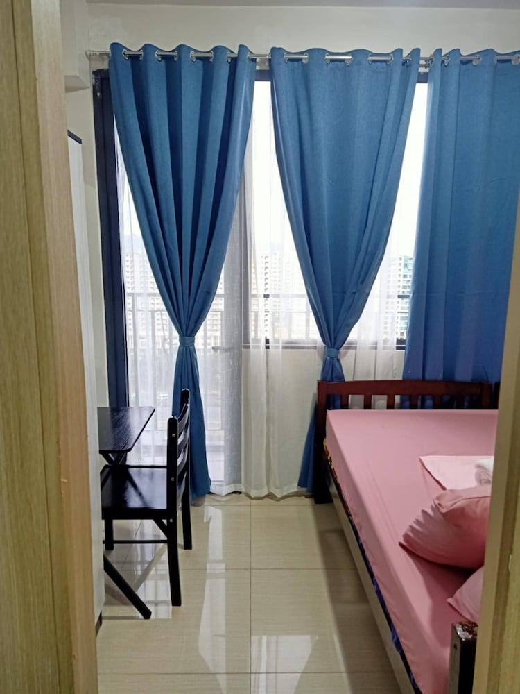 Len's Den2 1BR Condo Mall of Asia, Pasay Manila