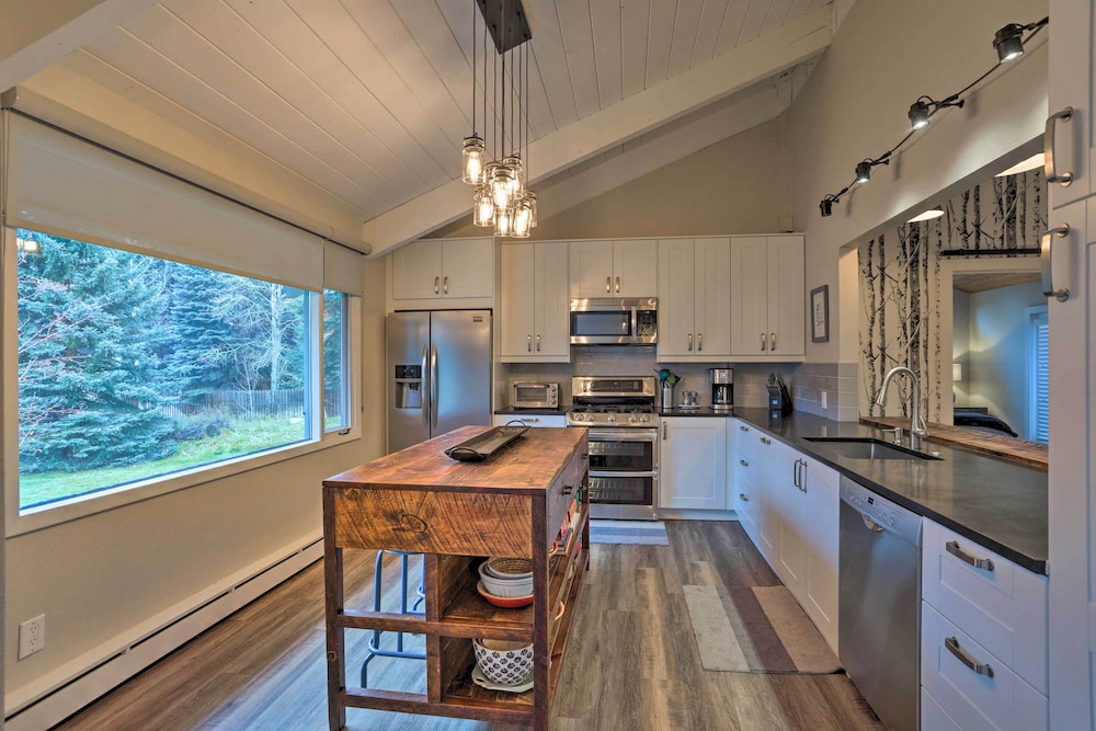 Modern Mountain Escape on Golf Course w/ Hot Tub! - Property Image 32