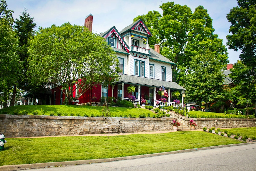 Burlington Vacations - Evans Holly Grove Inn BB - Property Image 11