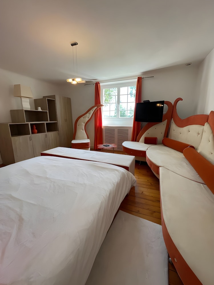 Estate in Saint-pavace Near Le Mans Circuit