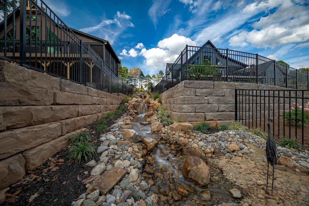 Blue Heron by Avantstay Lakefront Dock Pool Theater Sleeps 22