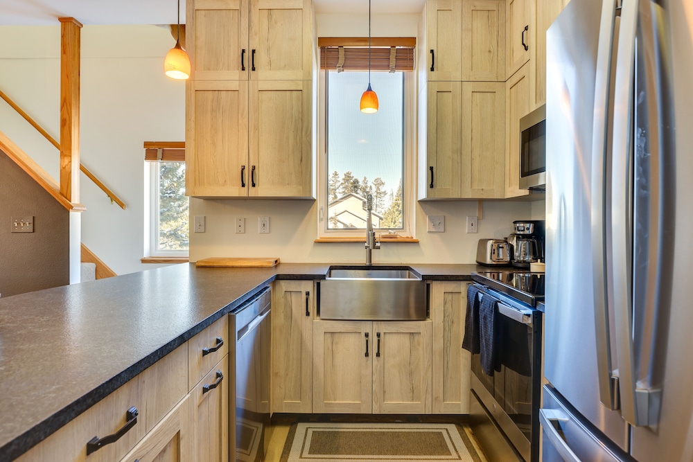 Fantastic Fraser Condo: Year-round Family Getaway