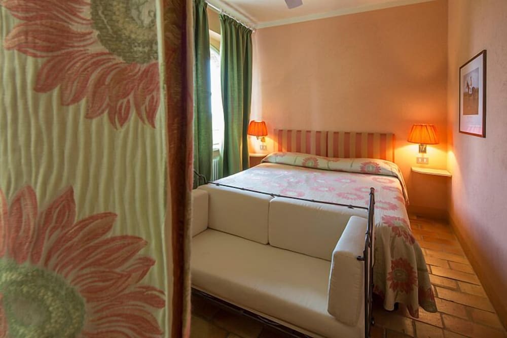 Villa Doria il Torrione view 3