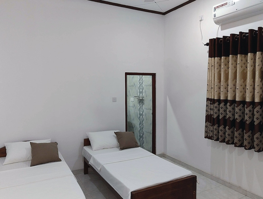 The Kaktus House at airport view 4