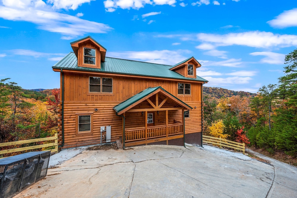 Exquisite Getaway w Indoor Pool Theater