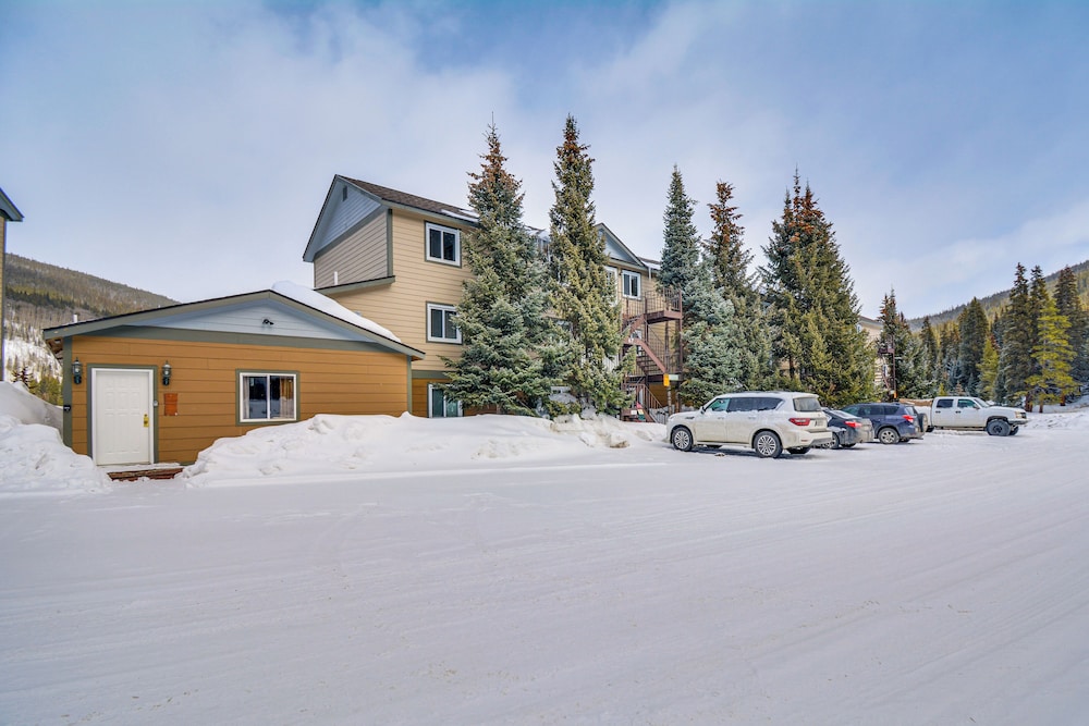 Breckenridge Area Condo w/ Mountain Views