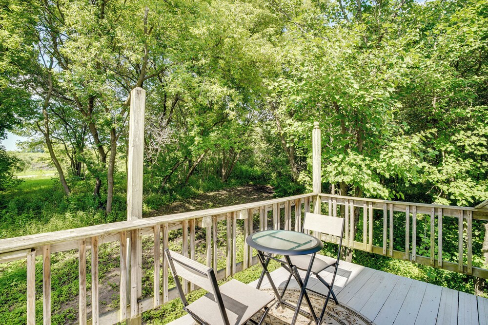 Spacious Family Villa w/ Decks in Chilton!