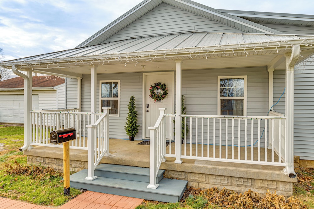 17 Mi to Brookville Lake: Home w/ In-unit Laundry