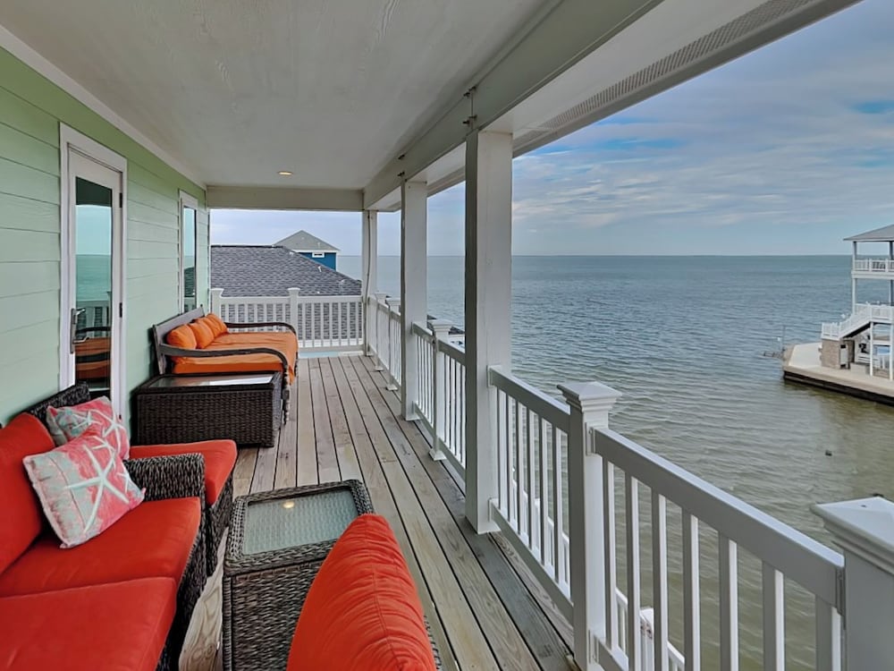 Rosé By The Bay by Ryson Vacation Rentals