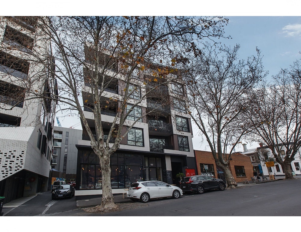 2 bed Apartment in Trendy Collingwood
