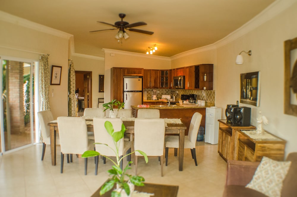Well Furnished w Private Pool, BBQ & Palapa Bar