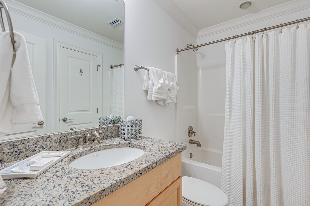 Dauphin Island Condo: Beach & Hot Tub Access!