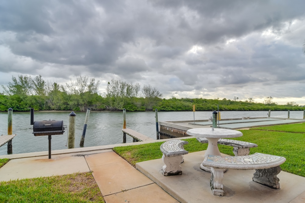 Waterfront Indian Shores Studio w/ Community Perks view 4