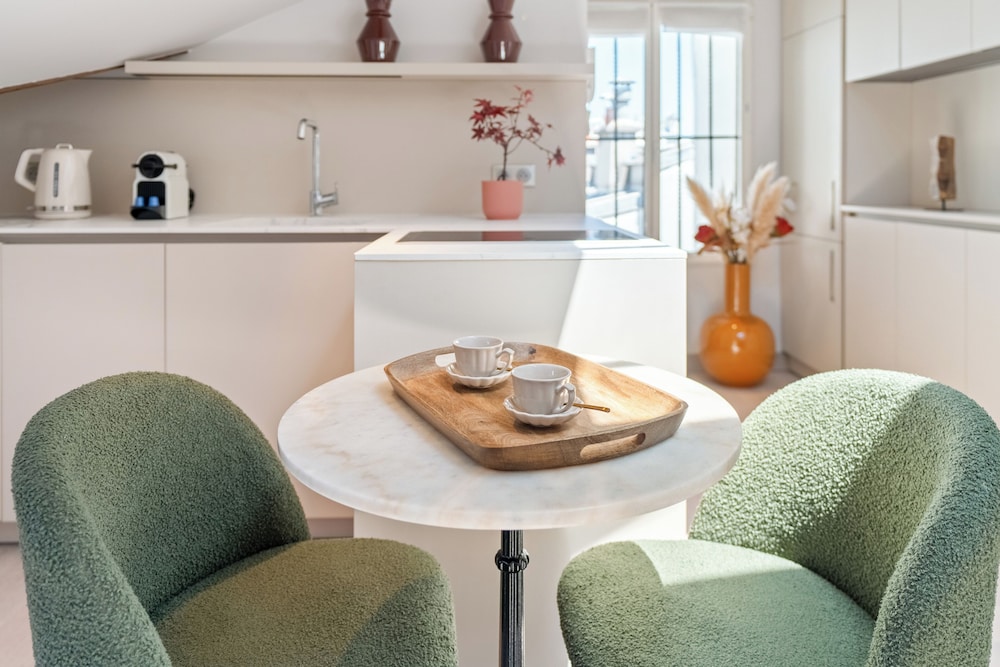 1537 Bourg Tibourg