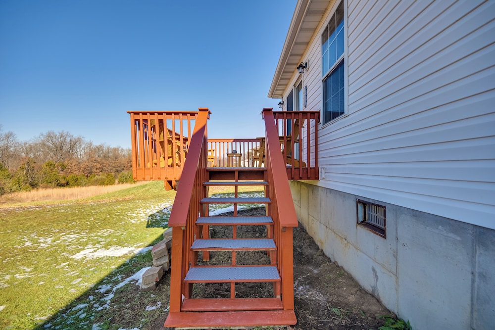 2 Mi to Dtwn Fulton: 'meadowlark' Home w/ Deck!