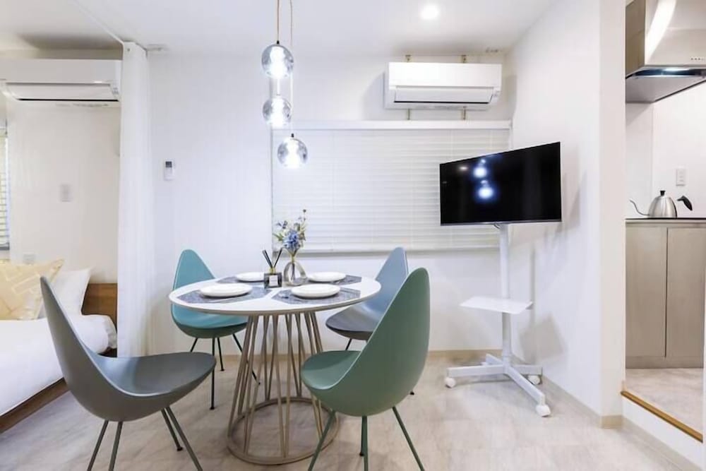 Kuromon Central Self Inn302