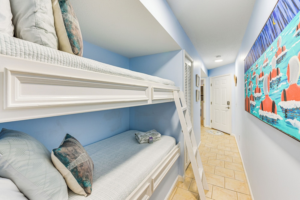 Walk to Pool & Beach: PCB Resort Getaway w/ Porch