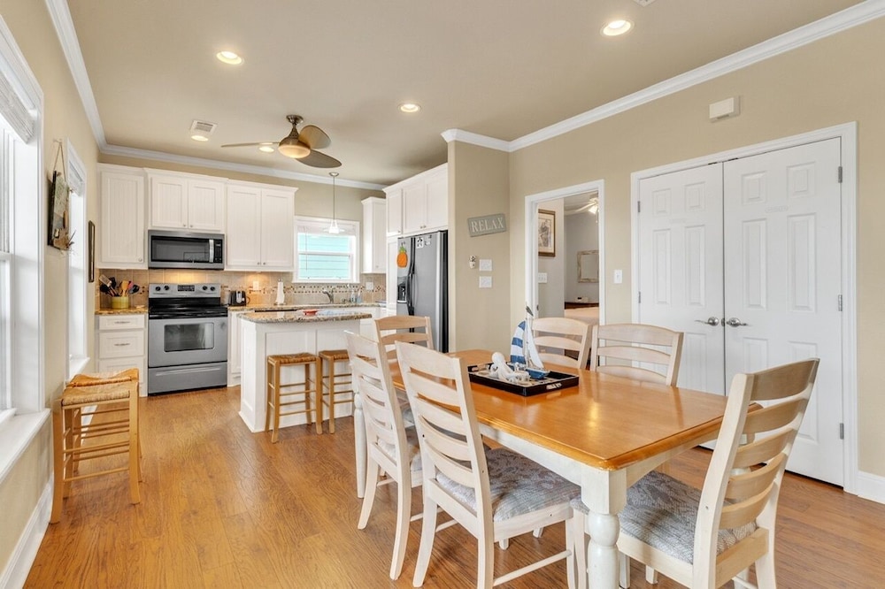 Sea Song 2 Bedroom Home by RedAwning