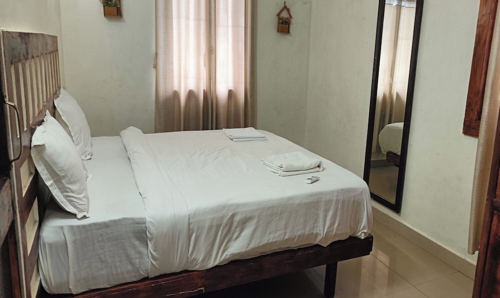 Fabhotel Park Grand Royal Palms