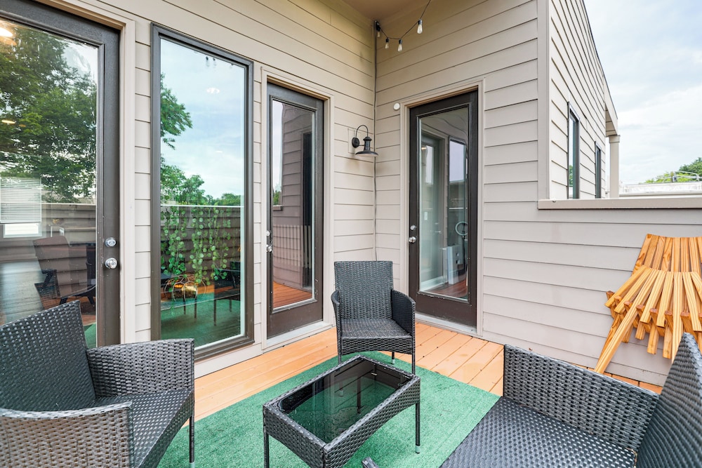 Pet-friendly Abode w/ Balcony in East Nashville!