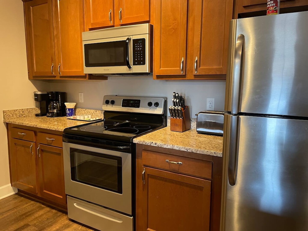 2BR Water Views W D Walkable Pool Gym