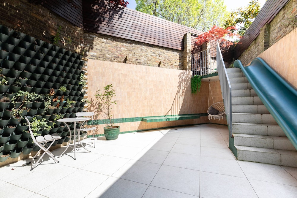 Westbourne Park Road XVI by Onefinestay