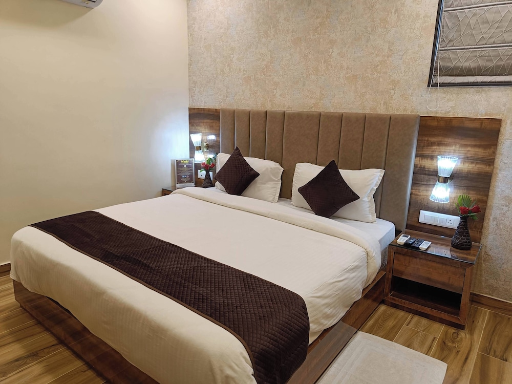 THE KASHI RESIDENCY