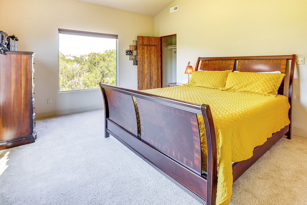 5 Mi to Powder Mtn: Tuscan Mountain Retreat