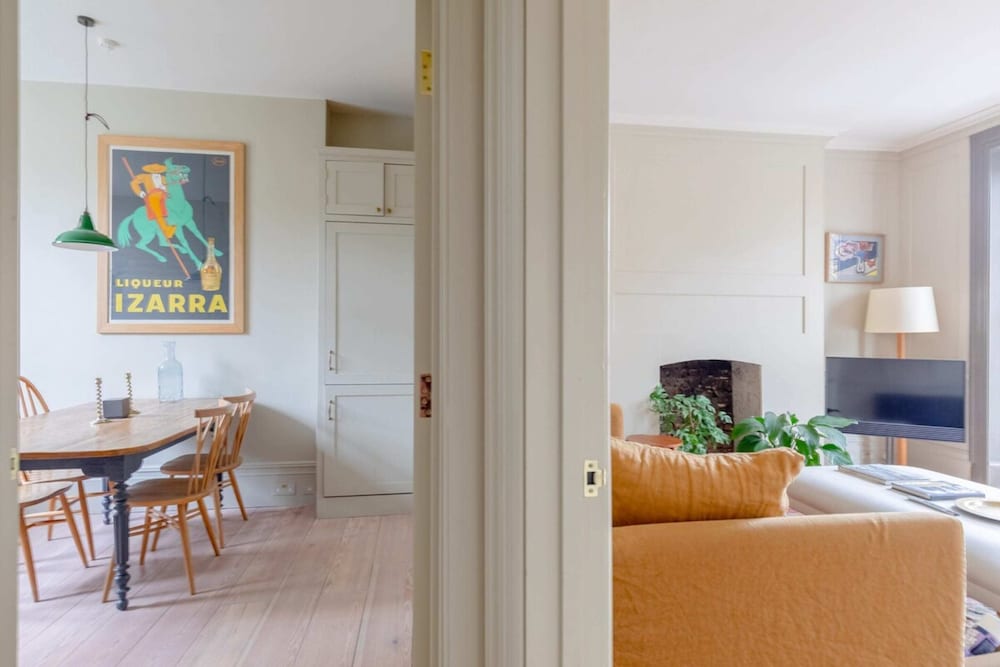 Spacious & Elegant 2BD Victorian Flat - Islington!