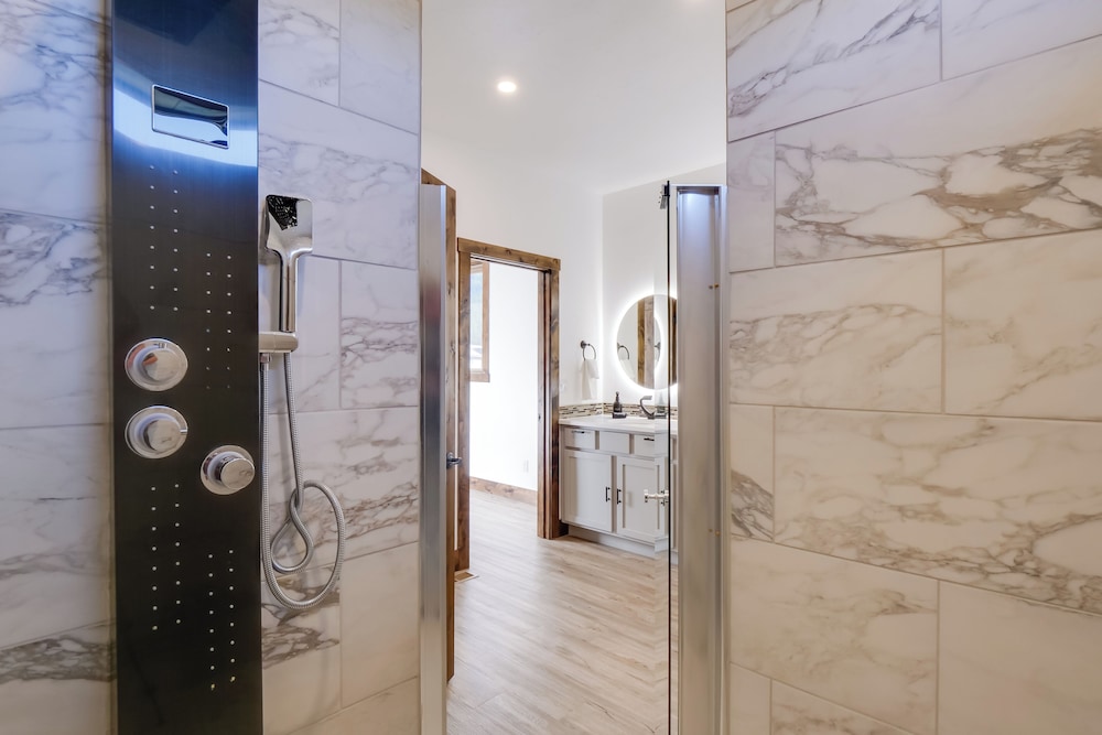 Aspen Grove Views: Spacious Duplex 5 Mi to Breck