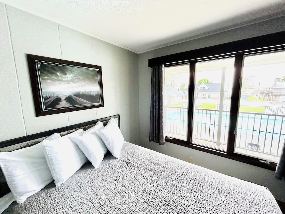 Silver Sands Hotel & Resort