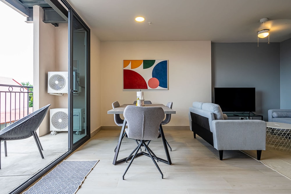 w Comfy 1BR w Perfect Balcony in Casco View