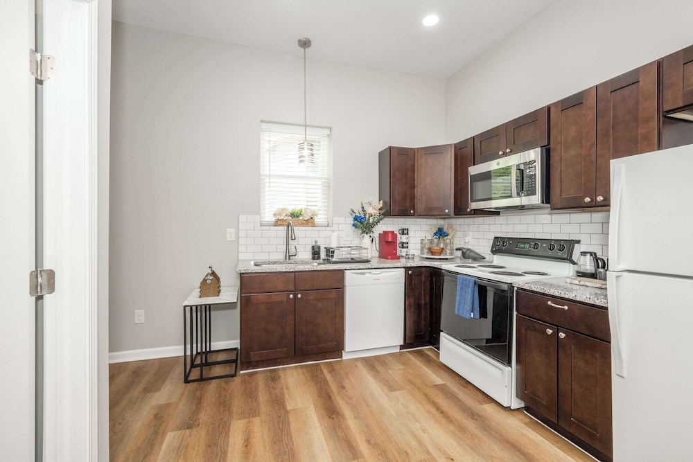 Queen City Retreat 1 - Cozy Home for 6 Near Attractions & Restaurants