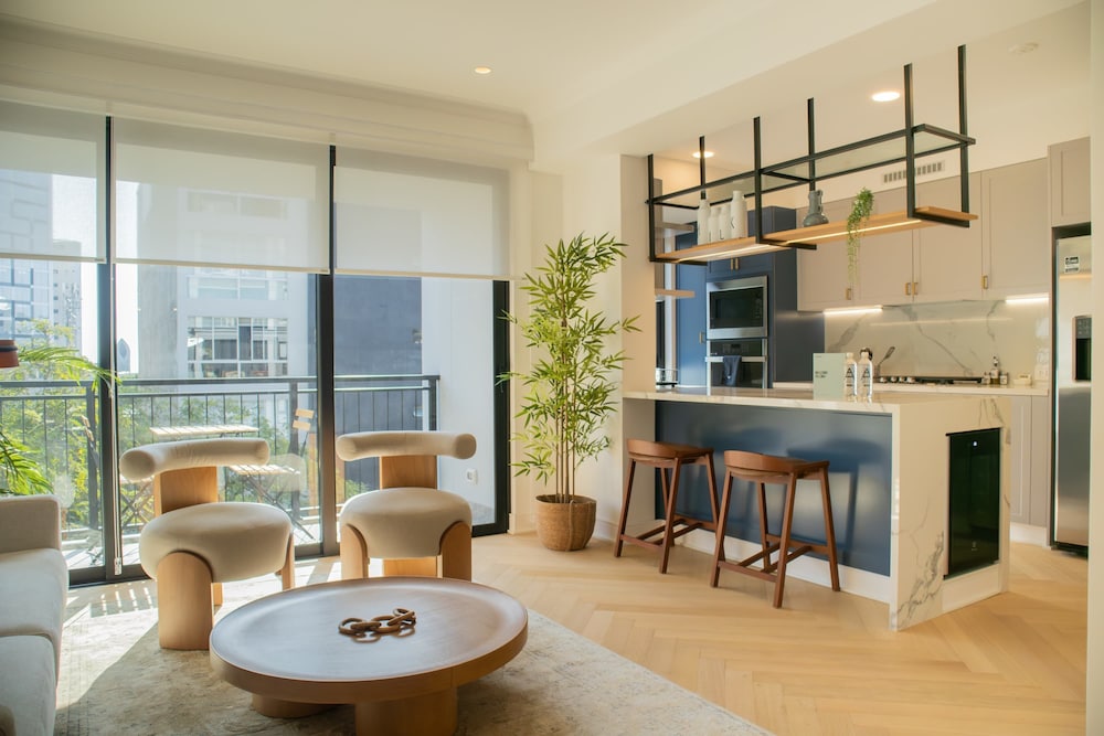 w Lovely 3BR With Incredible Balcony in Miraflores