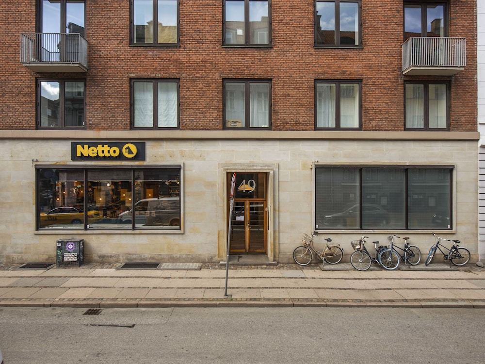 Sanders Monarch - Nice 1-bdr Apt With Balconies